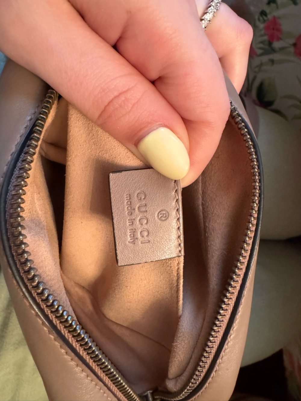 AUTHENTIC Small Gucci Camera Bag - Picture 4 of 5